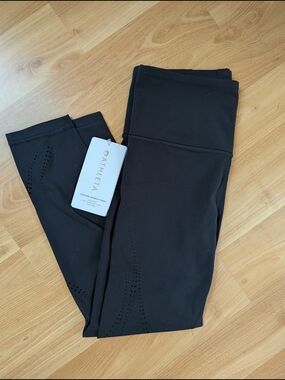 Athleta Elation Lasercut Tight Legging Black Small NWT